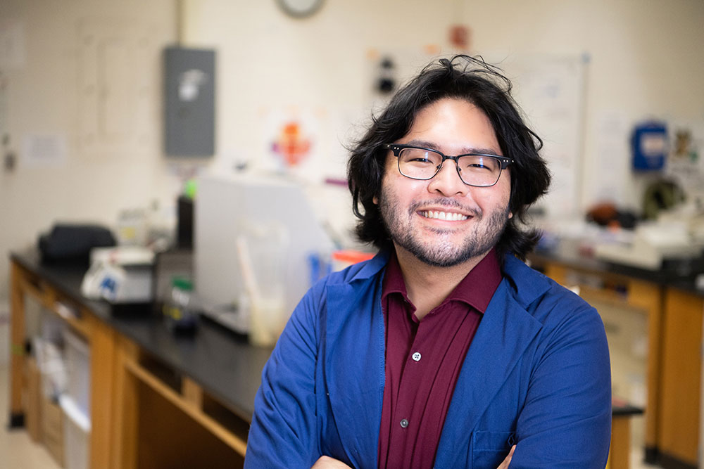 Tyler Pugeda, 2022 Fulbright Germany Fellow, smiling for a professional photo in a science lab.