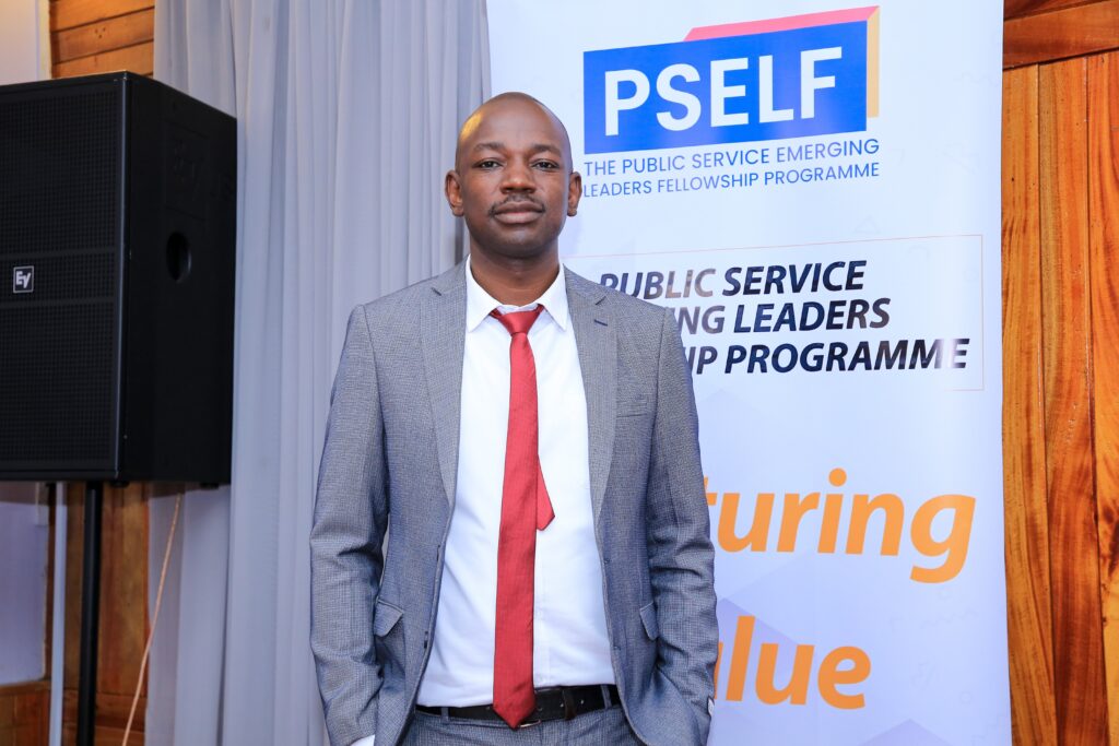 Jacob De' Kiage, 2022 Public Service Emerging Leaders Fellow (PSELF), at a Public Service Emerging Leaders Fellowship Programme presentation.